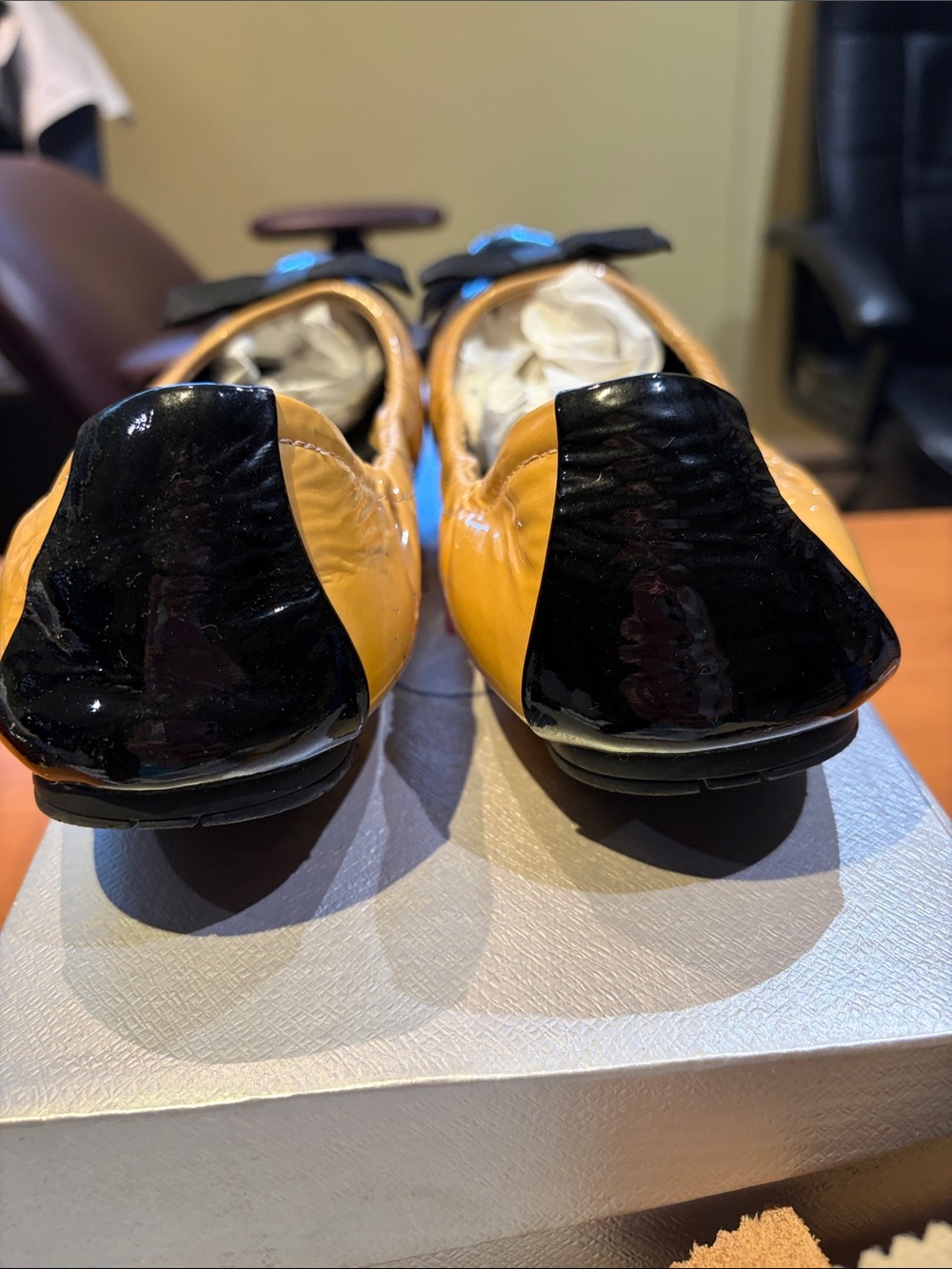 PRADA SIZE 37 Black and BEIGE Patent Leather Ballet Flats with Bow - Picture 4 of 12
